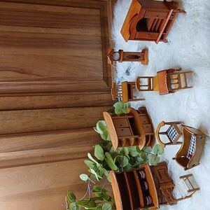 MINATURE DOLL HOUSE FURNITURE